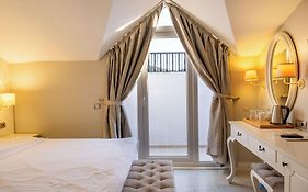 Pinehill Hotel & Suites